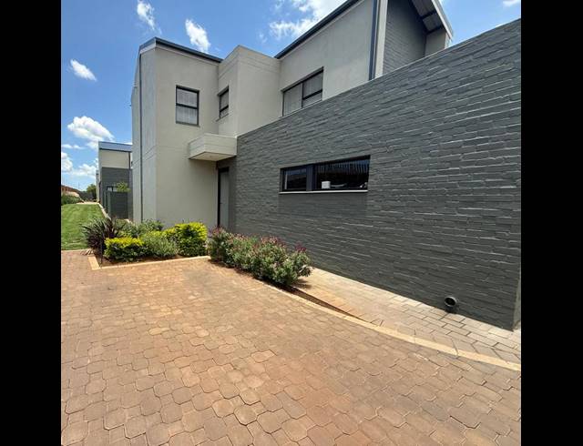 3 BEDROOM PROPERTY TO RENT IN MIDSTREAM MEADOWS